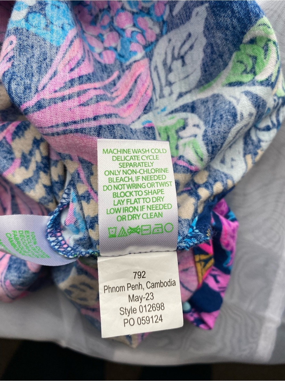 Lilly Pulitzer V-Neck Short Sleeve Top in Hot Pink & Navy Floral M - Picture 5 of 5